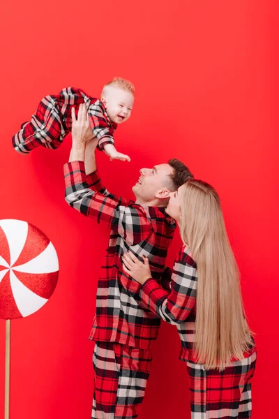 Young Mom Dad Throws Little Son Red Plaid Pyjamas Red — Fotografia de Stock