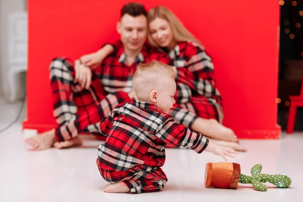 Cute Baby Boy Playing While Parents Relaxing Home Together Smiling — Stock fotografie