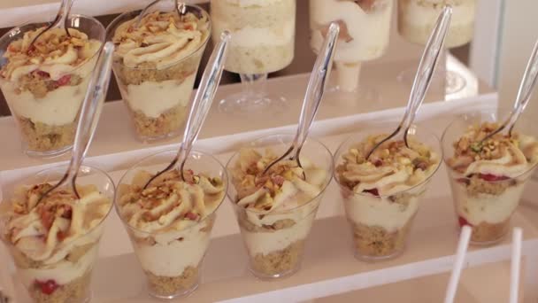 Festliche Schokoriegel Süßes Buffet Mit Vielen Kuchen Süßigkeiten Desserts Präsentationstassen — Stockvideo