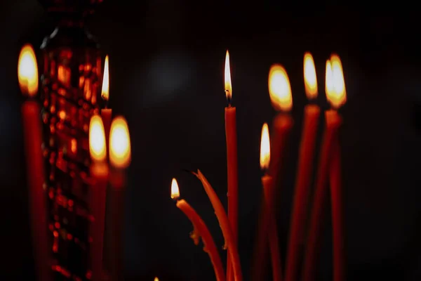 Τελευταίο Κερί Που Κάηκε Ορθόδοξη Εκκλησία Κερί Εκκλησίας Καίει Ένα — Φωτογραφία Αρχείου