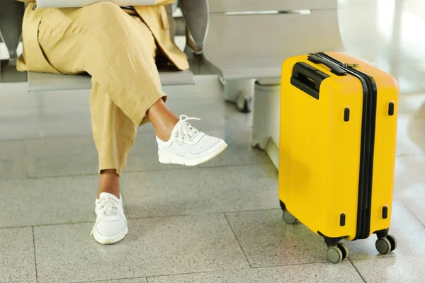 Cropped Photo Shot Traveler Tourist Woman Pants Yellow Suitcase Valise — Stock Photo, Image