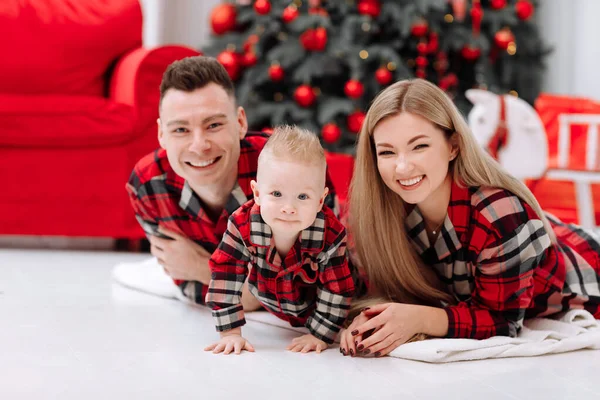 Young Happy European Family Same Pyjamas Smiling Mom Dad Baby — Fotografia de Stock