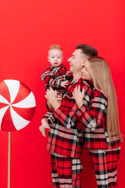 Young Mom Dad Throws Little Son Red Plaid Pyjamas Red — Stock fotografie