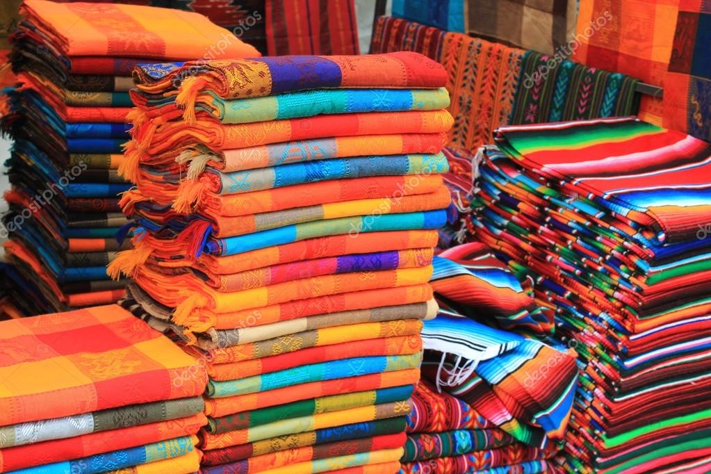 tecido colorido em um mercado de artesanato mexicano u2014 Stock Photo u00a9 JohnCumbow #28443531 Artesanato Nordeste Brasil ~ tecido colorido em um mercado de artesanato mexicano u2014 Stock Photo u00a9 JohnCumbow #28443531
