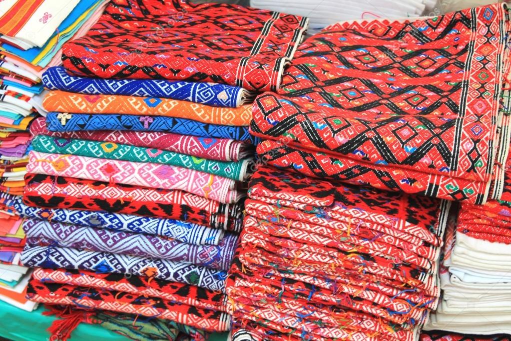 tela tejida audazmente estampada en un mercadillo de artesanía mexicana u2014 Foto de stock Armario De Quarto Solteiro Casas Bahia ~ tela tejida audazmente estampada en un mercadillo de artesanía mexicana u2014 Foto de stock