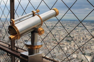 Antika pirinç teleskop Paris bakan