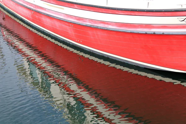 Red boat reflection — Stock Photo, Image
