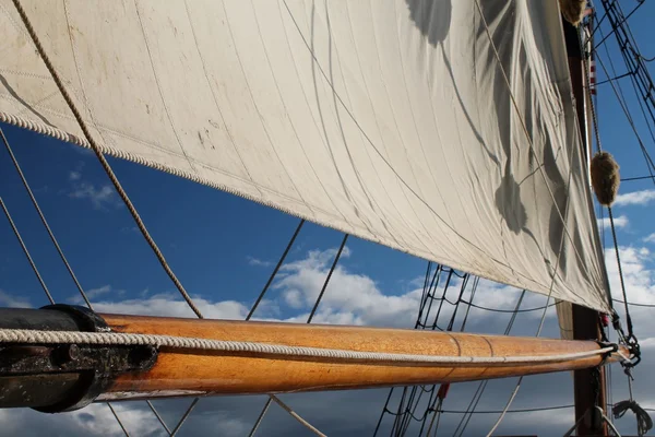 Boom y navegar en un velero alto —  Fotos de Stock