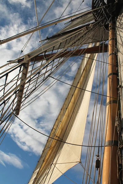 Tall ship mast and sail against blue sky — Stock Photo, Image