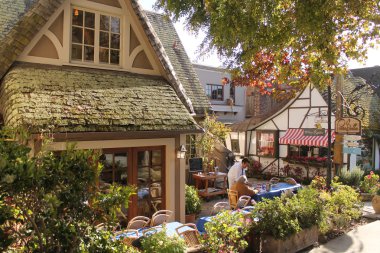 küçük bir açık hava restoranı