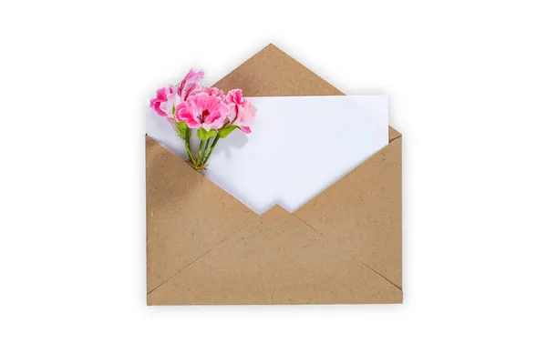 Umschlag Mit Einem Leeren Blatt Papier Und Einem Leuchtend Rosa — Stockfoto