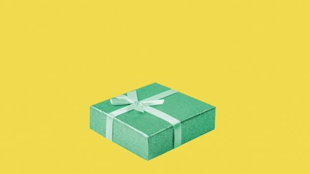 Werbebanner Mit Bunten Geschenkboxen Auf Gelbem Hintergrund Banner Attrappe Mit — Stockvideo