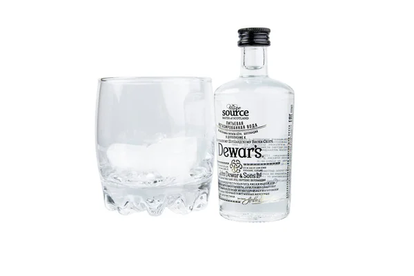 Ivás Szénsavmentes Víz Dewars Glass Ice White Krasnoyarsk Oroszország December — Stock Fotó