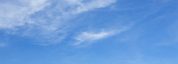 Широкий Вигляд Гарна Погода Красиве Блакитне Небо Світлими Хмарами Чудовий — стокове фото