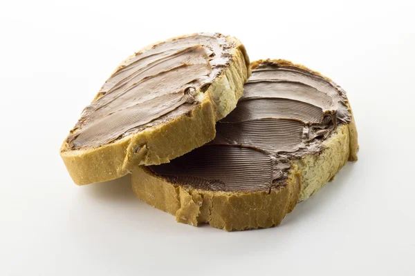Brot mit Schokoladencreme isoliert — Stockfoto