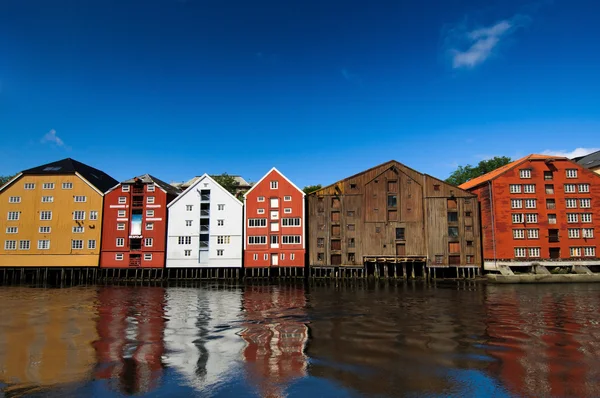 Häuser am Wasser, trondheim, Norwegen — Stockfoto