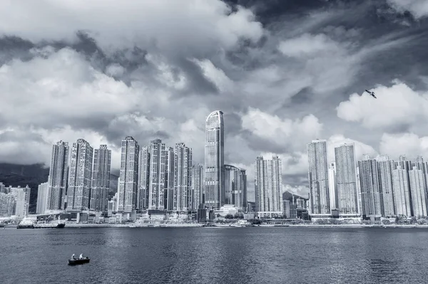 香港的高层建筑物及港口 — 图库照片