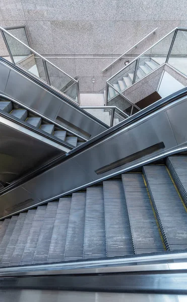 Escalator Escalier Forme Nœud Bâtiment Moderne Fond Abstrait — Photo