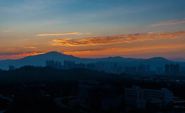 Idilli Táj Hegy Város Városképe Hong Kong Hajnalban — Stock Fotó