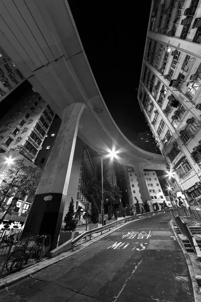 Paisagem Noturna Tráfego Através Bairro Residencial Cidade Hong Kong — Fotografia de Stock