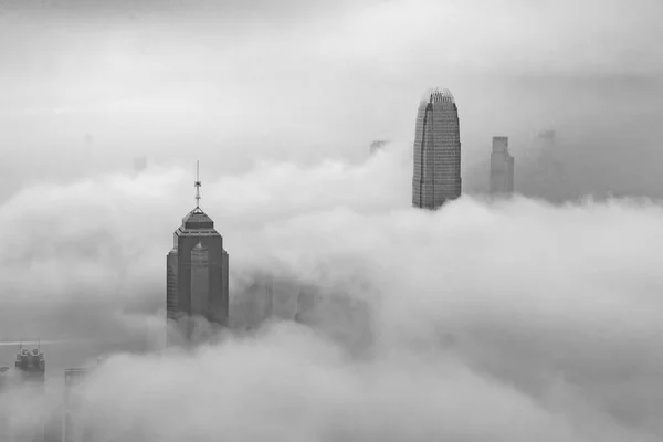 Небоскрёб Центре Гонконга Тумане — стоковое фото