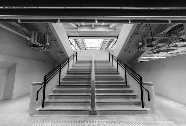 Vue Intérieure Escalier Dans Vieux Bâtiment — Photo