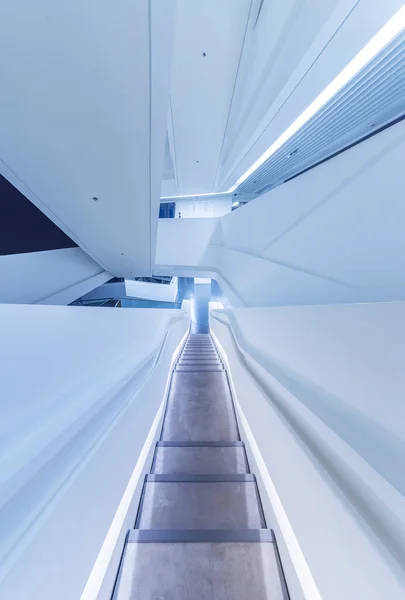 Vista Interior Escalera Futurista Vacía Edificio Moderno Fondo Abstracto —  Fotos de Stock