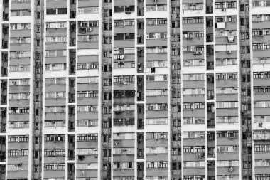 Hong Kong 'daki eski yüksek binaların dış cephesi.