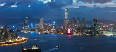 Victoria Limanı Panoraması, Hong Kong Şehri Alacakaranlıkta