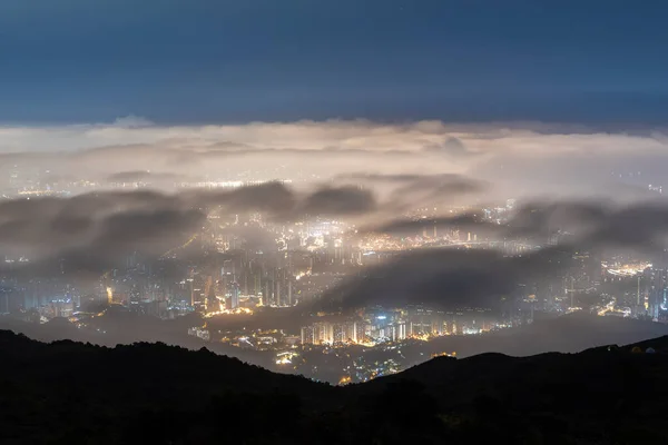 Hong Kong Şehrinin Sisli Silueti — Stok fotoğraf