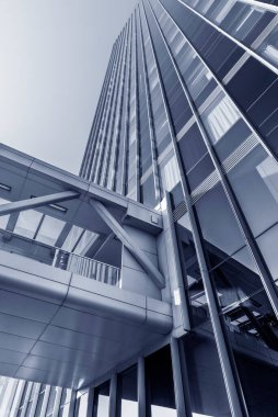 Modern yüksek katlı ofis binasının dışı. Mimari soyut arkaplan