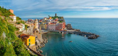 Tatil Köyü Vernazza, Cinque Terre, İtalya Panoraması 