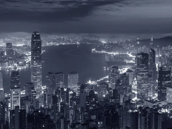 Şafakta Hong Kong 'un Victoria Limanı