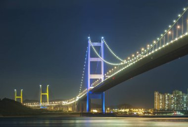 gece hong Kong'daki Tsing ma bridge