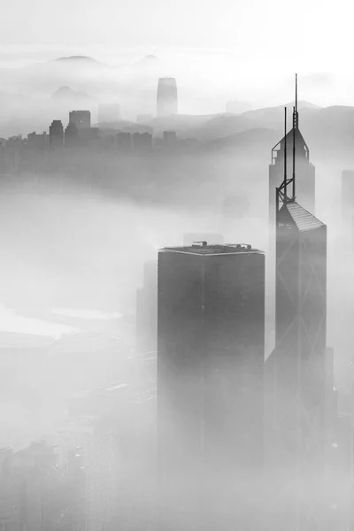 Rascacielos Centro Ciudad Hong Kong Niebla Bajo Amanecer —  Fotos de Stock