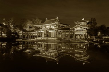 Japonya 'nın Kyoto, Uji kentindeki Byodo-in Budist tapınağında tarihi eser. UNESCO Dünya Mirası Alanı