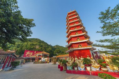 On bin Buda Manastırı Hong Kong Pagoda ve Buda heykeli