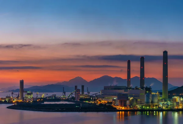 黄昏时分 香港的发电厂 — 图库照片