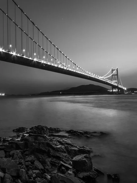 Tsing Köprüsü Hong Kong Alacakaranlıkta — Stok fotoğraf