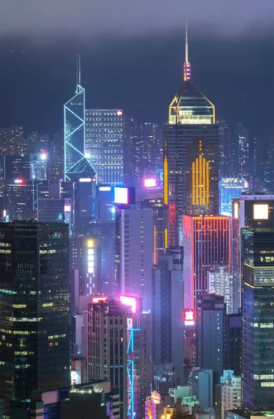 Hong Kong Şehir Merkezindeki Yüksek Binaların Gece Manzarası — Stok fotoğraf