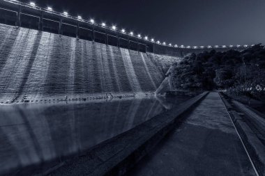 Tai Tam baraj gölünün gece manzarası, Hong Kong