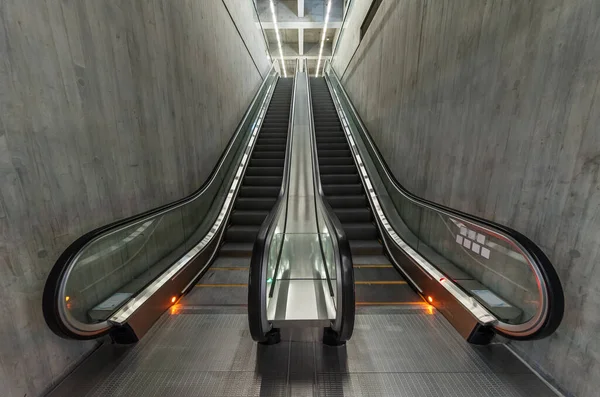 Vista Interior Escalera Mecánica Construcción Fondo Abstracto — Foto de Stock