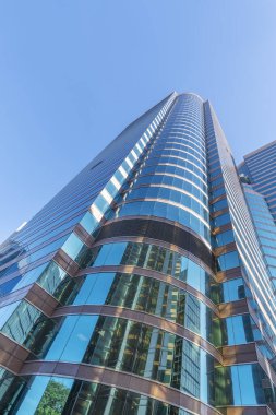 Hong Kong 'daki yüksek katlı ofis binasının dışı.