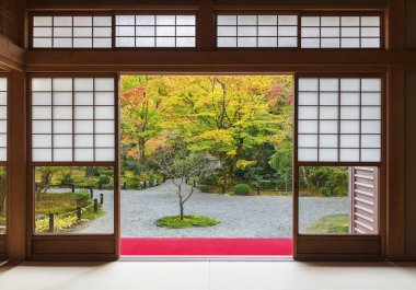 Kyoto, Japonya 'da sonbahar mevsiminde cennet bahçesi