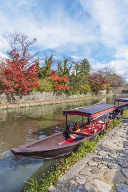 Omihachiman Hachiman-bori kanalında turist gezi teknesi, Japonya