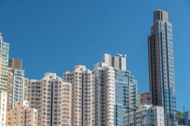 Hong Kong 'da yüksek katlı bir bina.