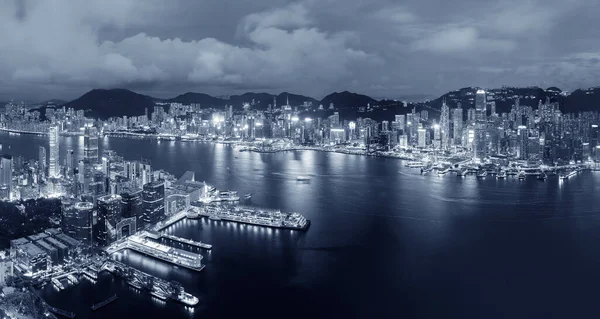 夕暮れ時の香港市のパノラマの空中ビュー — ストック写真