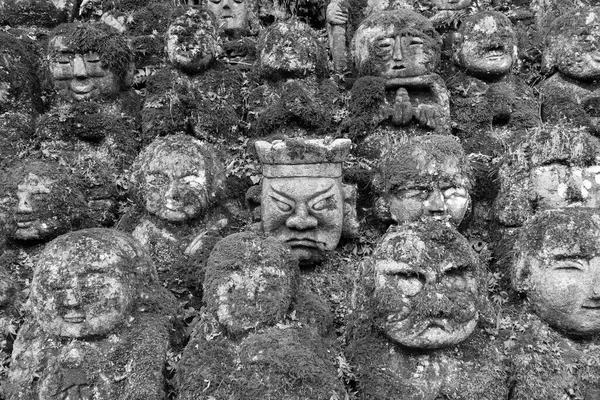 Статуи Старого Резного Будды Темном Лесу Арашияме Киото Япония — стоковое фото