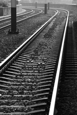 Boş demiryolu hattını kapatın.