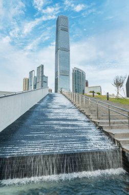 Hong Kong şehir merkezindeki gökdelen. 